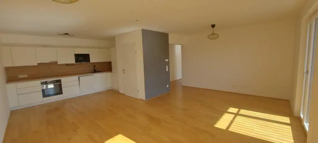 3-Zimmer-Wohnung mit 2 Balkonen und Tiefgaragenstellplatz (Top 8)