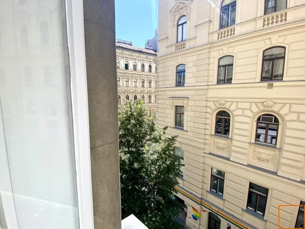 Museumsquartier: Erstbezug: Elegante 5,5 Zimmer-Altbauwohnung mit Balkon