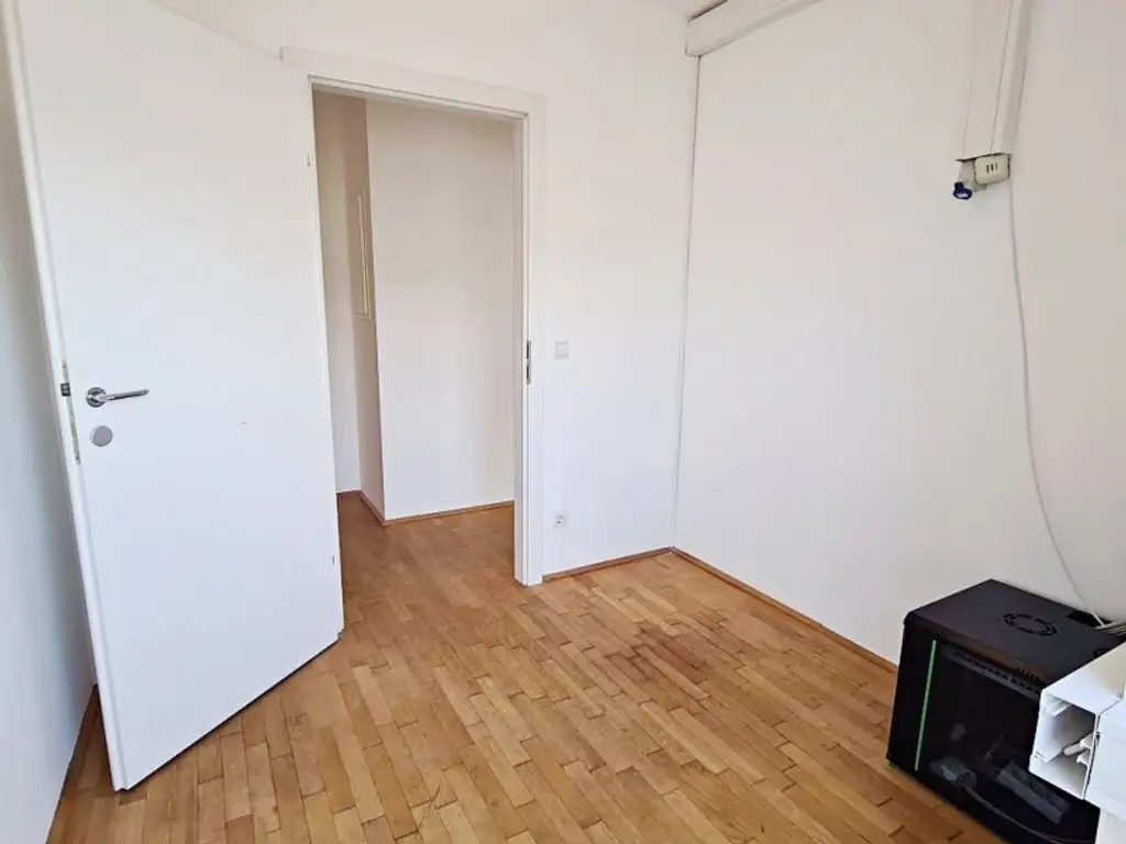 ZIEGLERGASSE bei FUZO Mariahilfer Straße, 141 m2 Bürofäche, 3 Zimmer, Serverraum, Küche, Klimaanlagen, Dachgeschoß