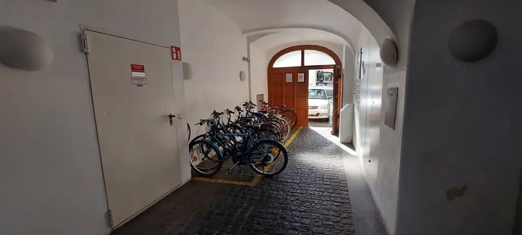 Citywohnung - 2 Zimmer Wohnung  im Dachgeschoss