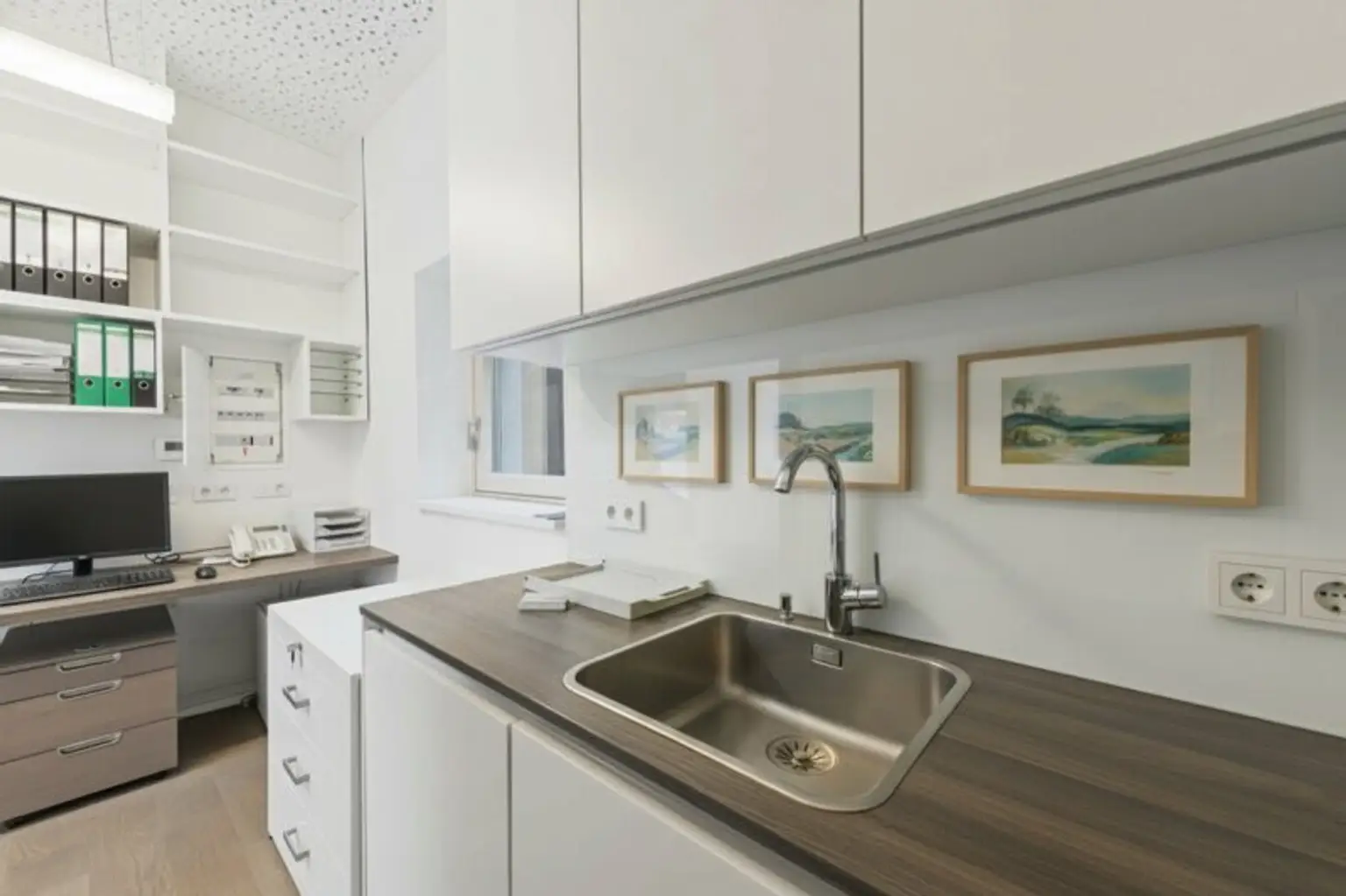 Exklusive Villa mit Nebengebäude in Gießhübl – Wohnen, Arbeiten & Wellness in Premiumlage