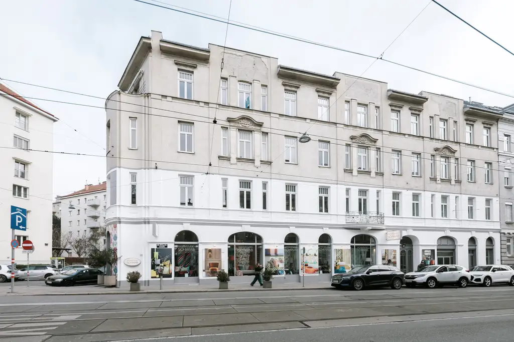 Sanierungsbedürftiges 3 Zimmer Altbau-Juwel mit Balkon in sehr guter zenraler Lage von Döbling!