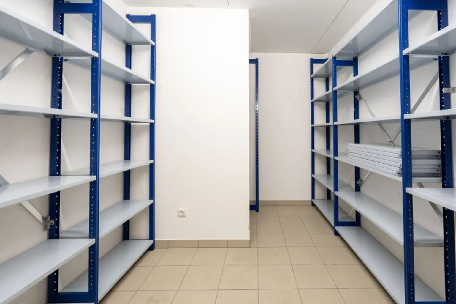 Komfortables Obergeschoss-Büro mit Küche und guter Anbindung in Pinsdorf zu mieten!