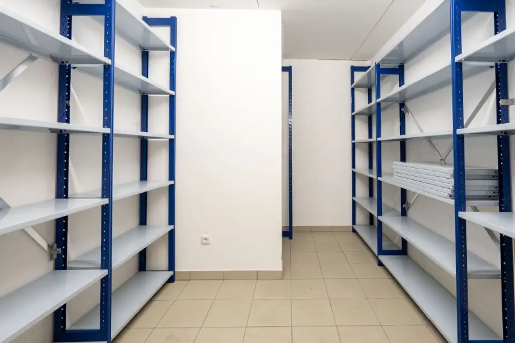 Komfortables Obergeschoss-Büro mit Küche und guter Anbindung in Pinsdorf zu mieten!
