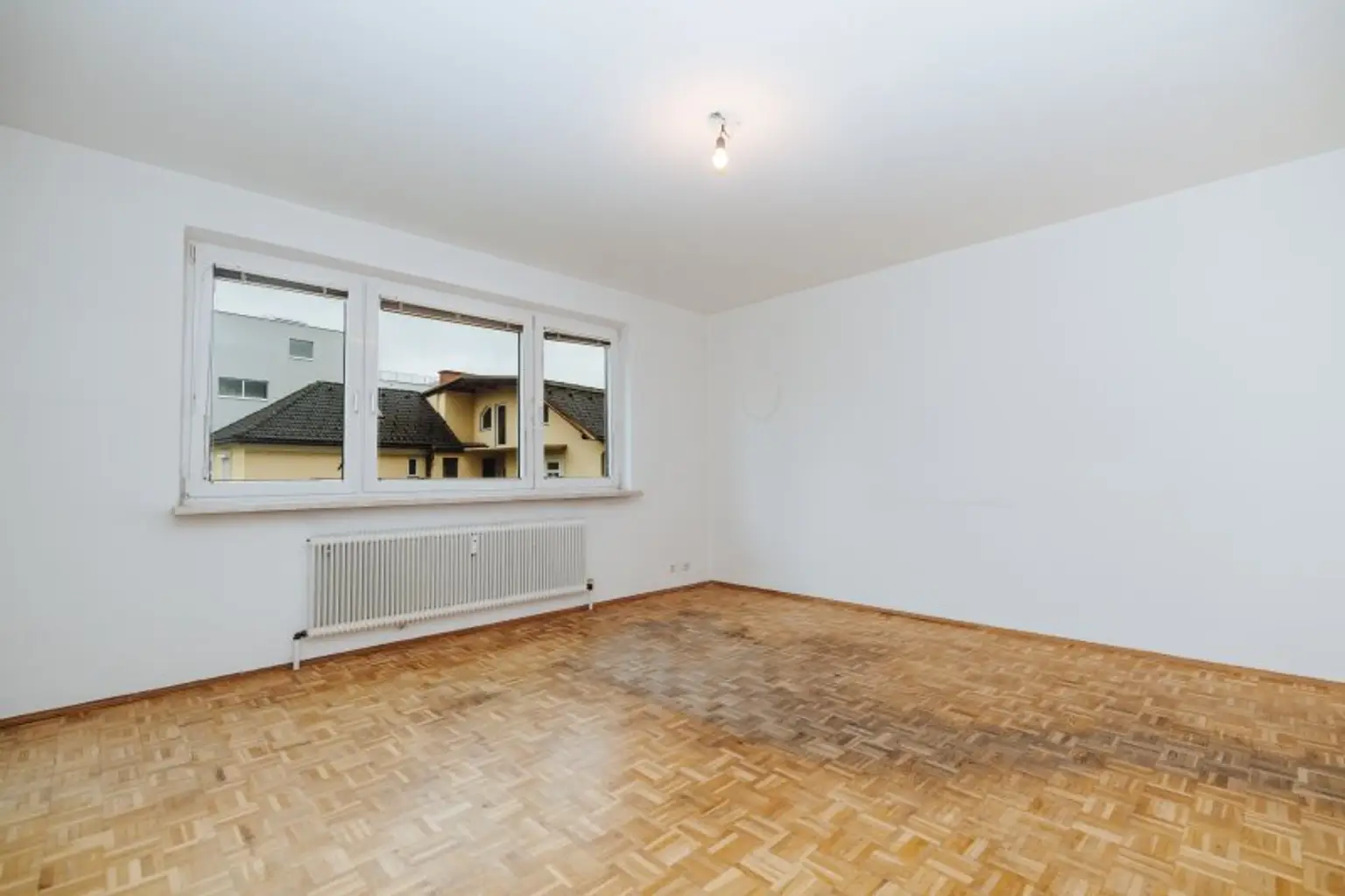SANIERUNGSOBJEKT MIT POTENZIAL I PROVISIONSFREI I DIREKT AN DER MUR I SÜD-LOGGIA I LIFT I RUHIGE LAGE I PROJEKT WOHNEN