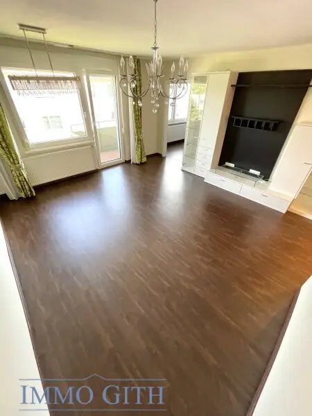 LICHTDURCHFLUTETE CA. 80 m² GROSSE 3-ZIMMER-WOHNUNG MIT BALKON IN GRÜNRUHELAGE VON POTTENSTEIN ZU KAUFEN!