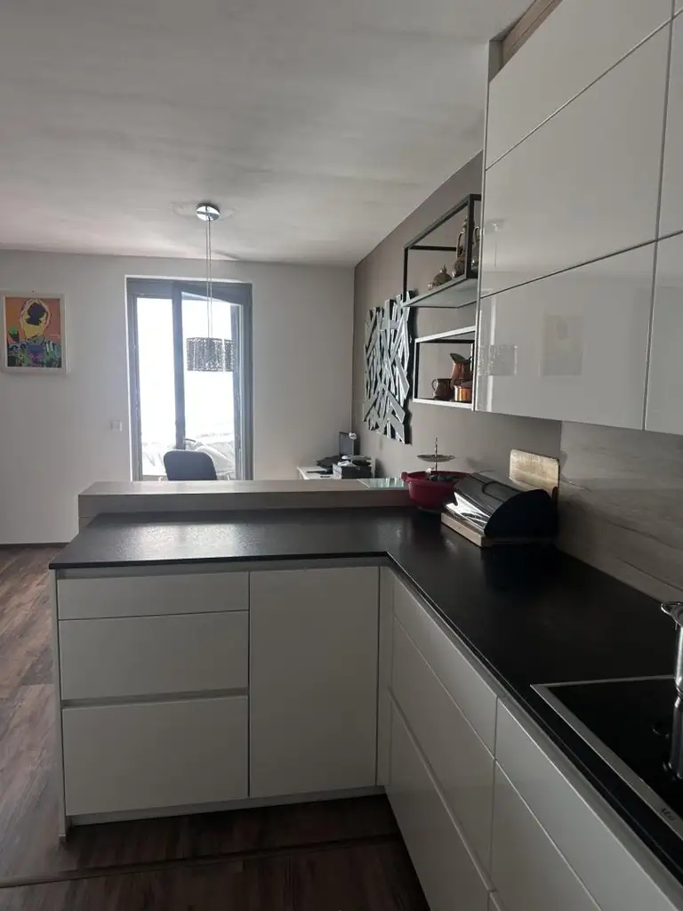 Großzügige Wohnung mit Loggia, moderner Küche und vielen anderen Highlights!