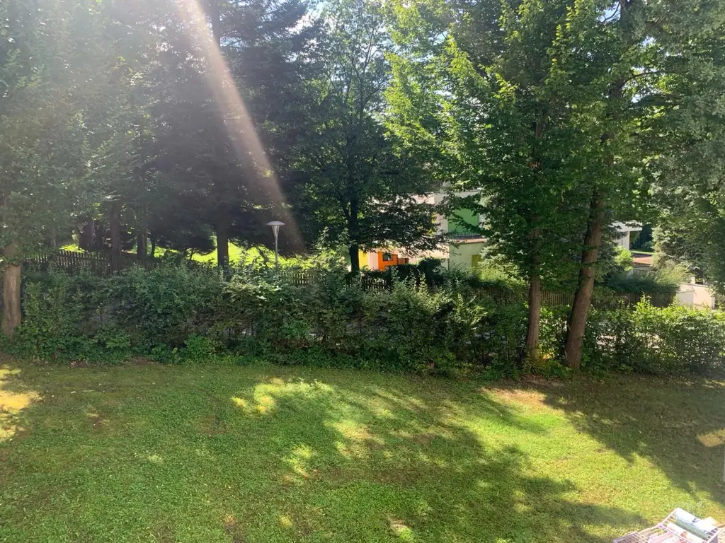 Sehr gepflegte und barrierefreie 4-Zimmer Eigentumswohnung in zentraler, ruhiger Wohnlage mit Grünblick. Empfehlenswert!