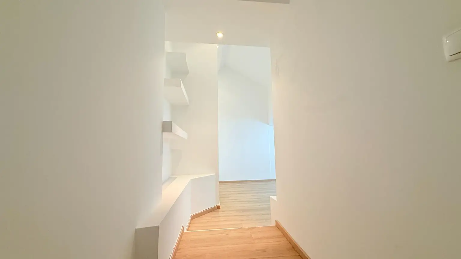 Über den Wolken nahe dem Servitenviertel/Clusiusgasse DG mit Terrasse ca. 11m²!