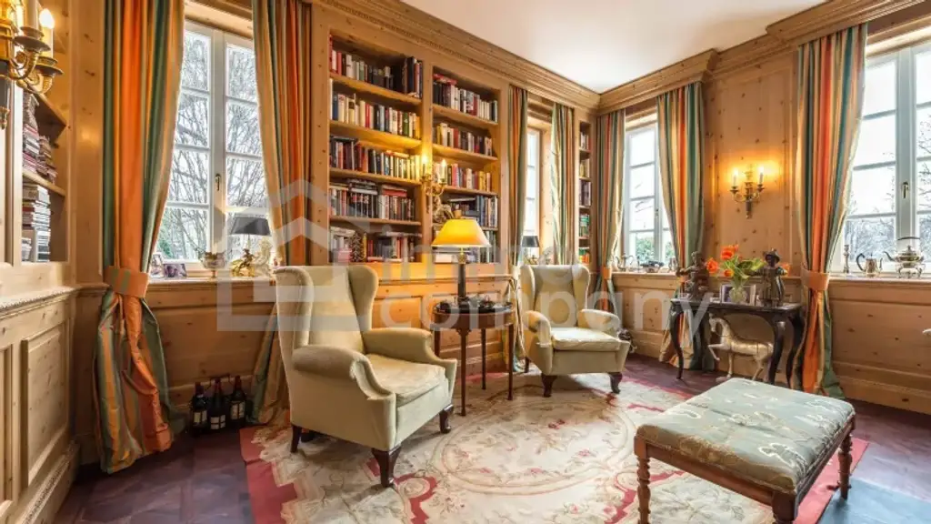 diese Villa-  ein perfektes Refugium für Menschen, mit höchstem Wohnanspruch, in privater Umgebung.