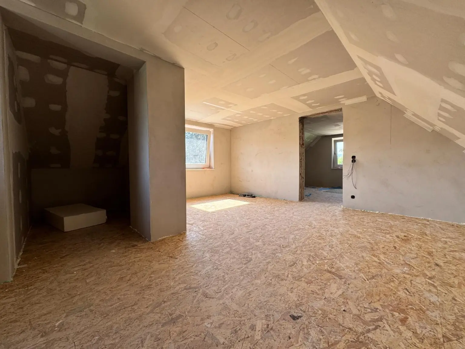Renoviert, belagsfertig & bereit für Ihre Ideen! Einfamilienhaus mit Garten, Sonnenterrasse und Doppelgarage in Timelkam - BIETERVERFAHREN