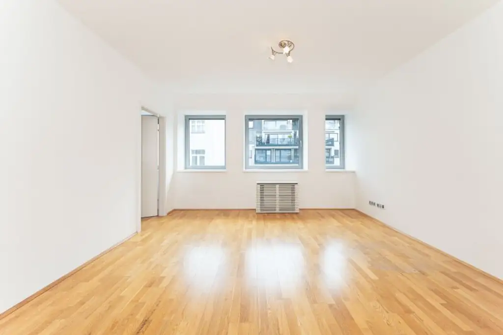 Charmante 2-Zimmer-Dachgeschosswohnung am Schwarzenbergplatz