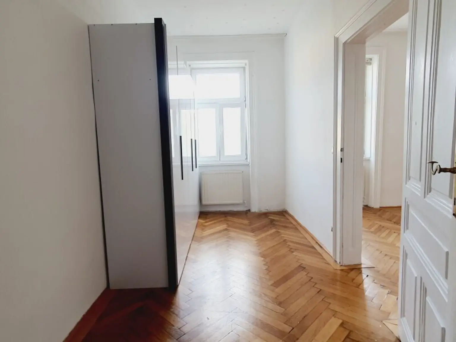 Sonnige Kleinwohnung mit schönem Fernblick im 4. Liftstock