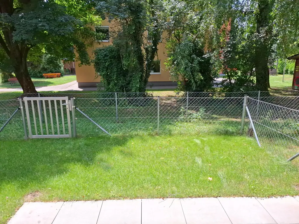 2-Zimmer-Wohnung mit Terrasse und Eigengarten und 2 Parkplätzen (1 x in Tiefgarage) zu vermieten