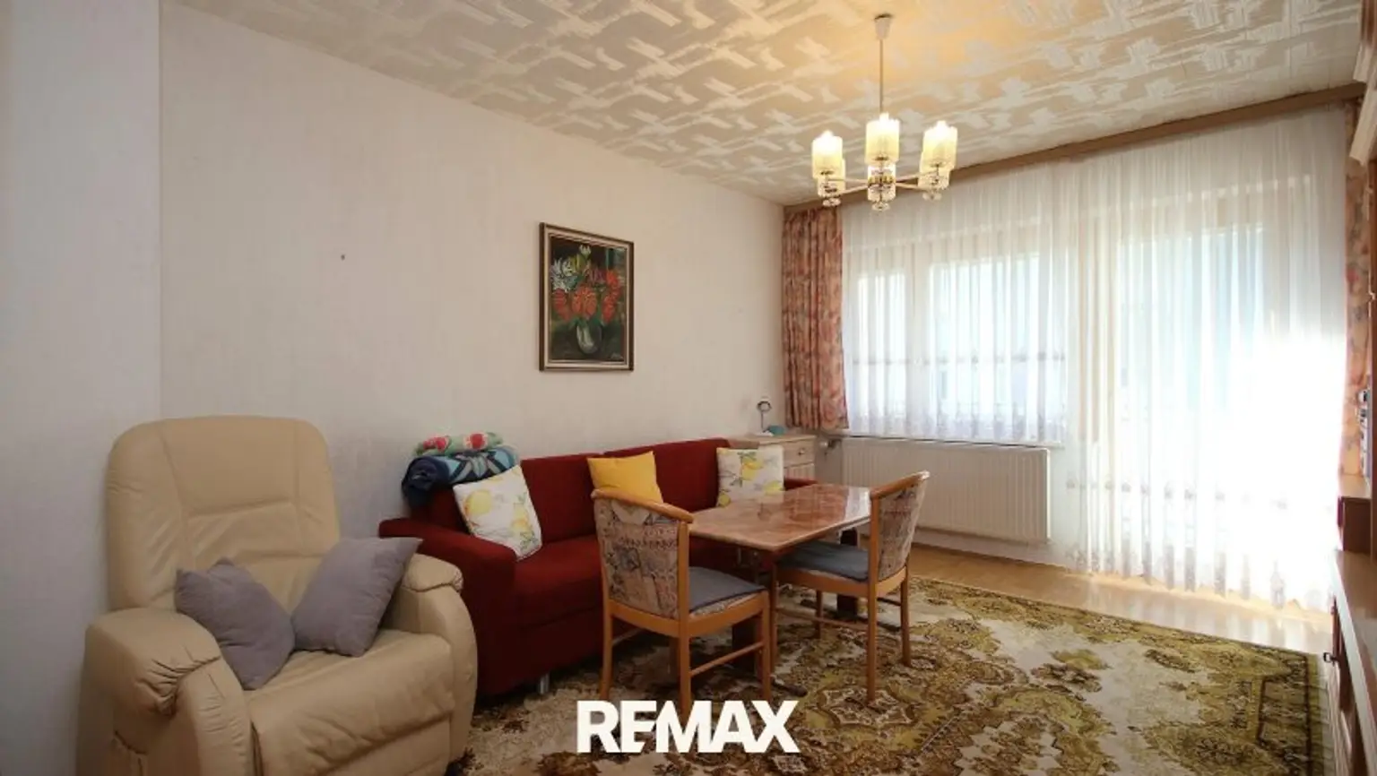 Wohnzimmer/Zugang Balkon