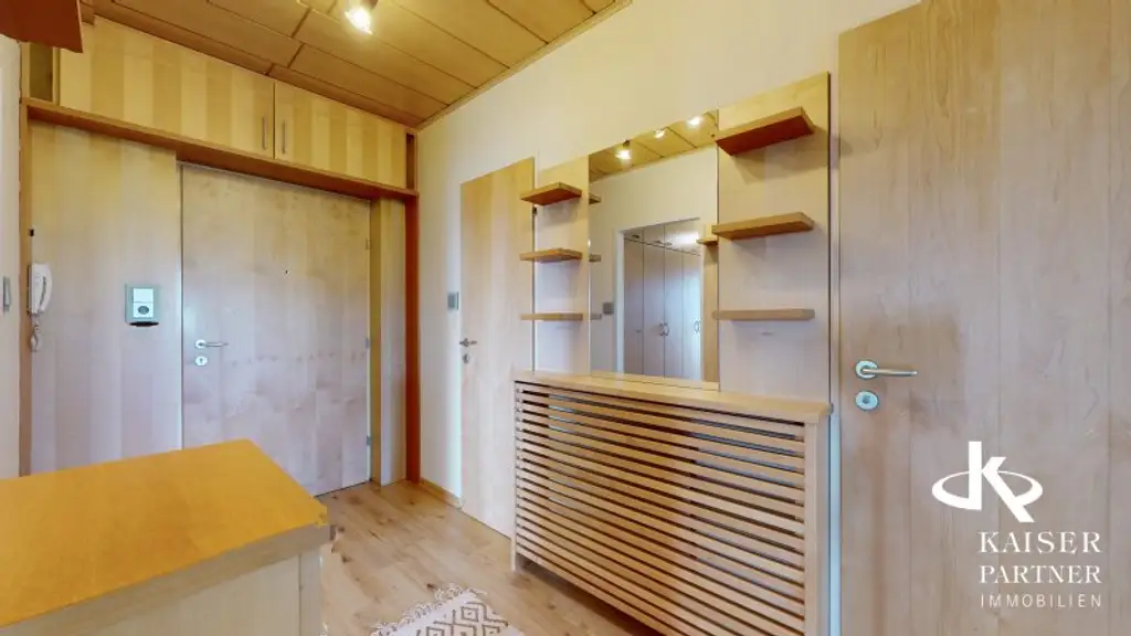 HELLE 3-ZIMMERWOHNUNG MIT LOGGIA IN GRÜNOASE!