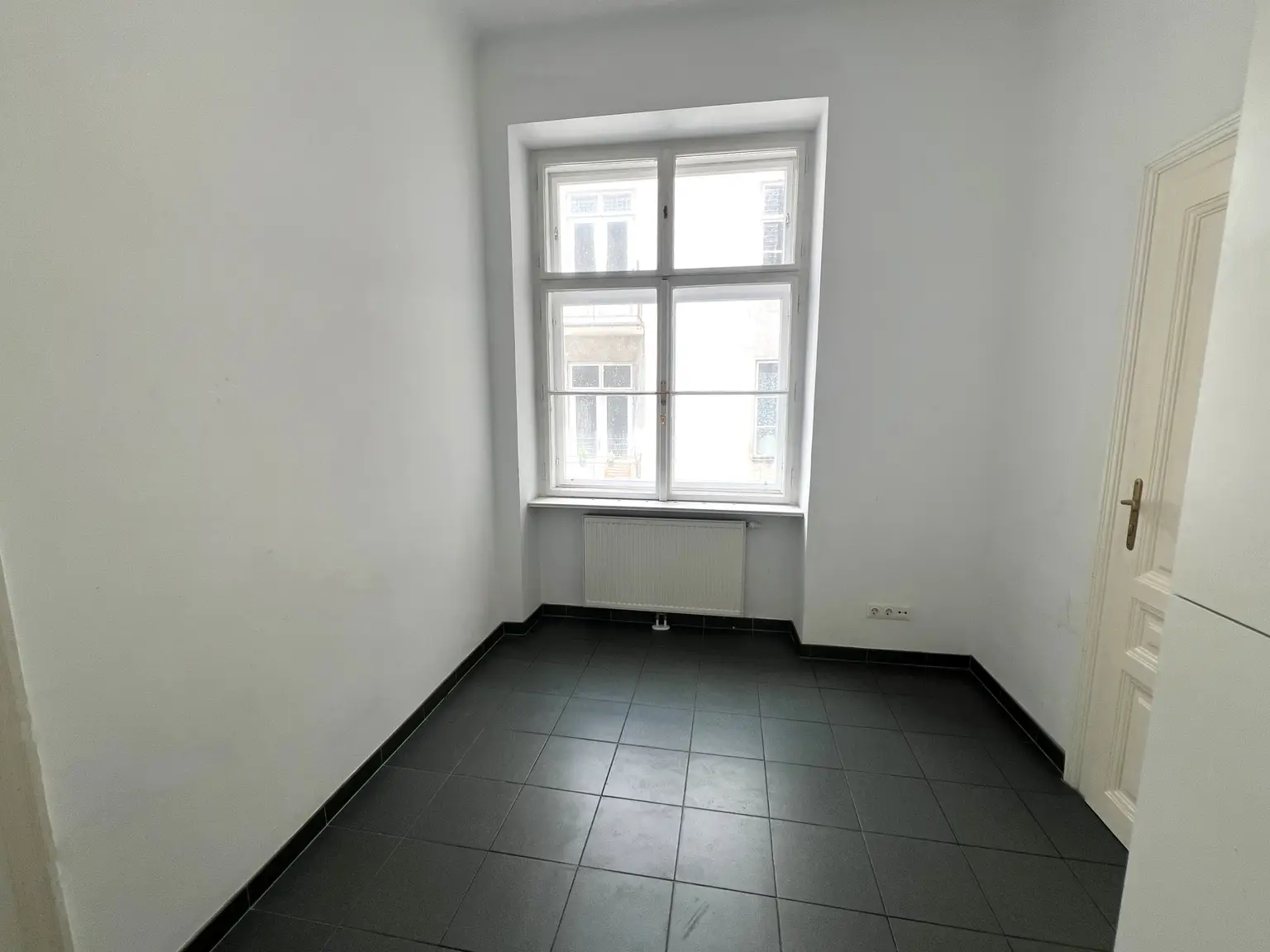 In Renovierung - UNBEFRISTET: Wohnen in Bestlage in einer Altbauwohnung
