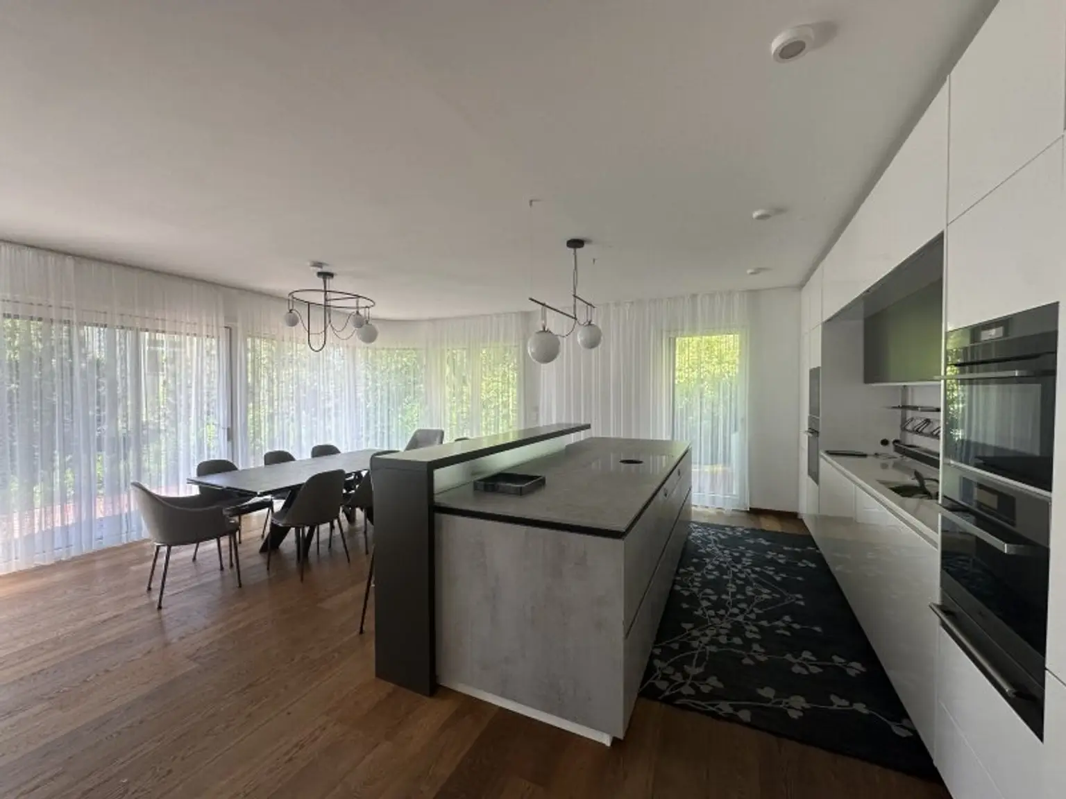 LUXUS GARTENWOHNUNG mit 300 m² Privatgarten im 1190 Wien + Pool und Gym