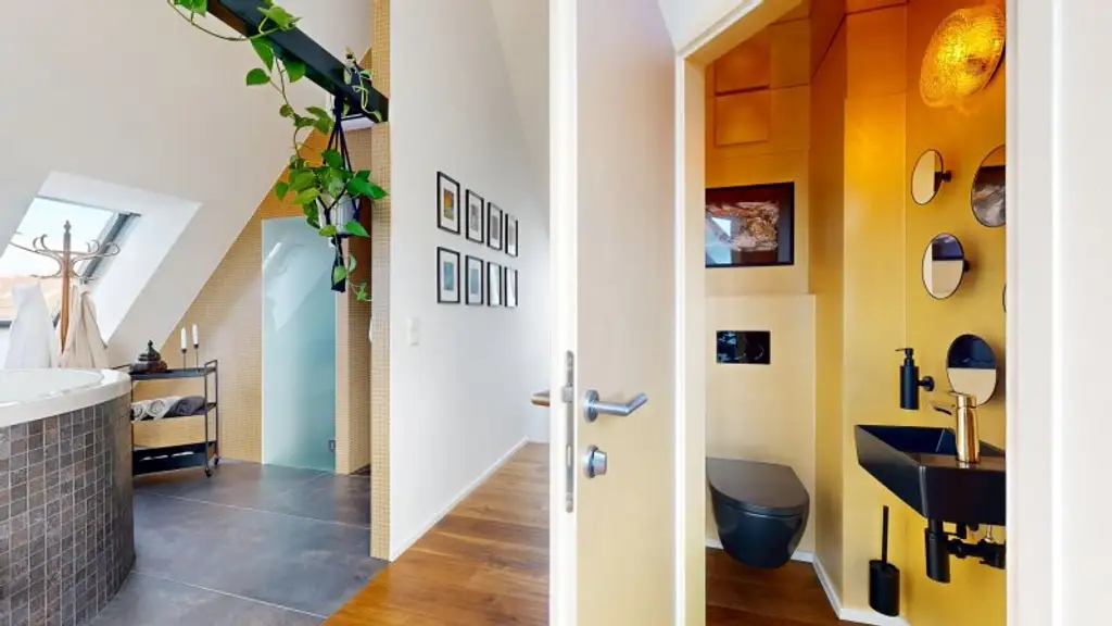 Dachgeschoss-Maisonette mit Loft-Charakter, Wellness-Oase & Weitblick