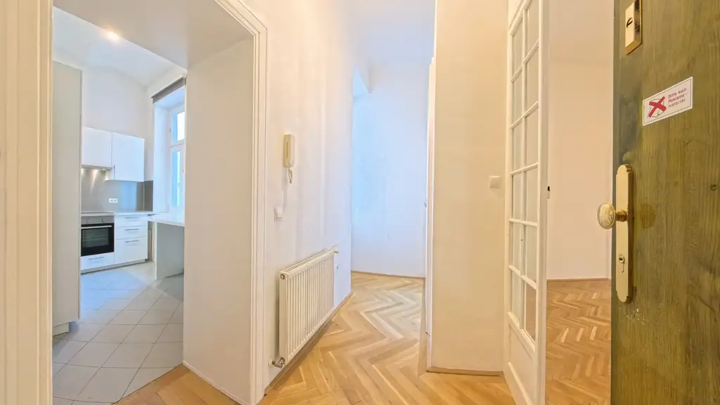 Altbau mit Charakter | 3 Zimmer, Fischgrätparkett und Grünblick am Apollopark