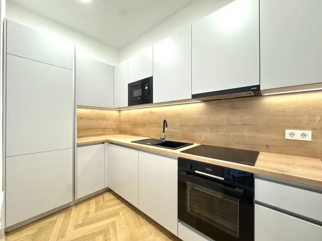 3-Zimmer + inkl. hochwertiger separater Einbauküche - Stilaltbau am Rennweg - S-Bahn St. Marx ums Eck