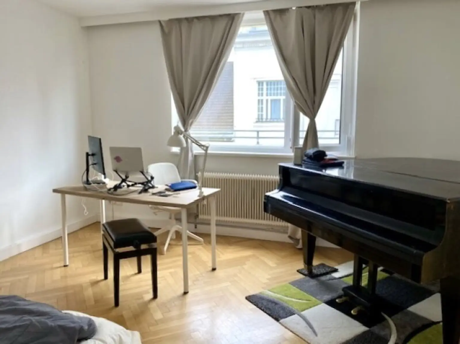 Terrassentraum mit herrlichem Fernblick: 3 Zimmer, Küche und 46 m2 Terrassen im 5.Stock, Stellplätze im Hof mitbenützbar, Nähe U1-Taubstummerngasse + Belvedere!
