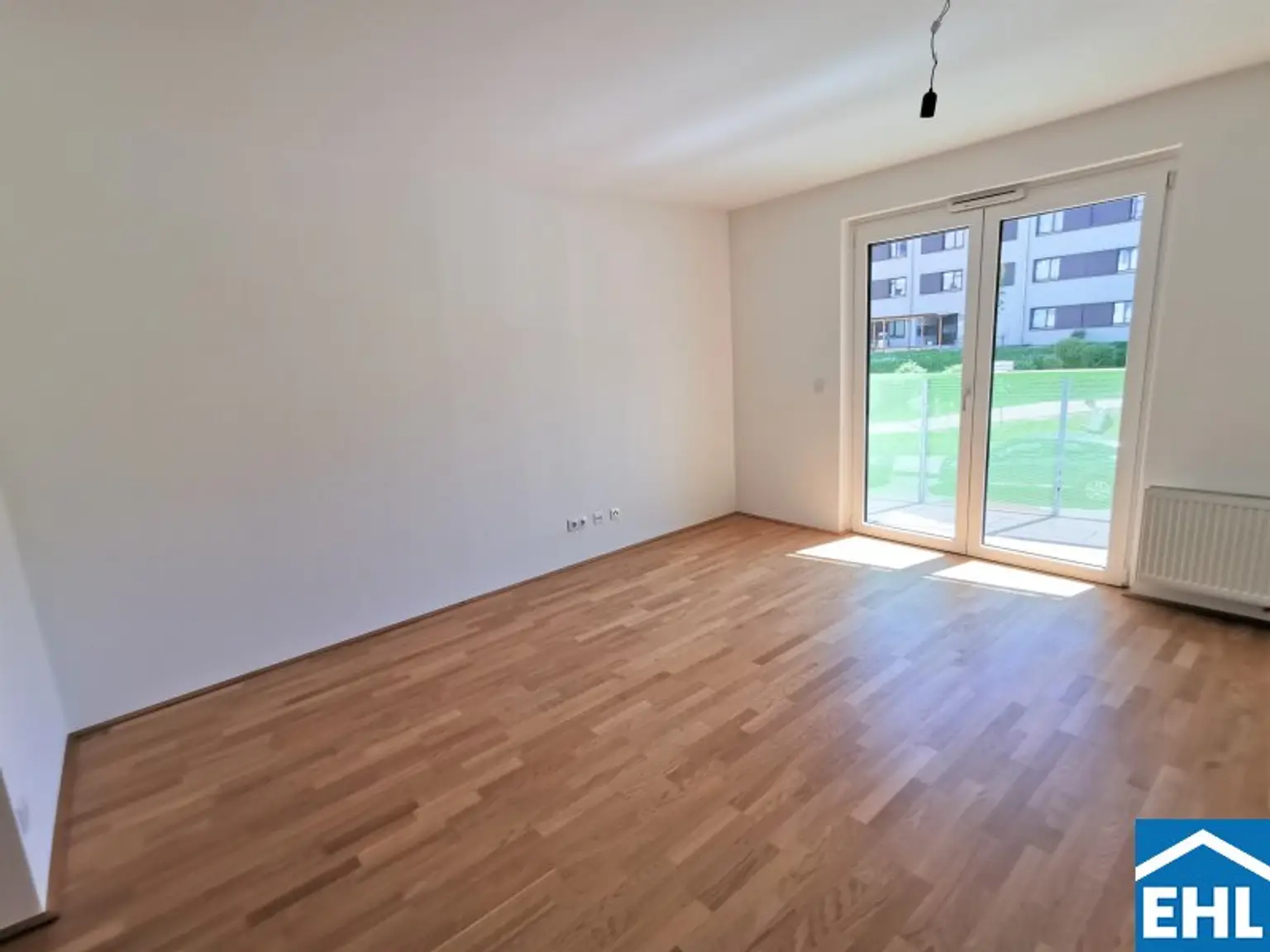 Schöne 2 Zimmer Wohnung mit Loggia in zentraler Lage