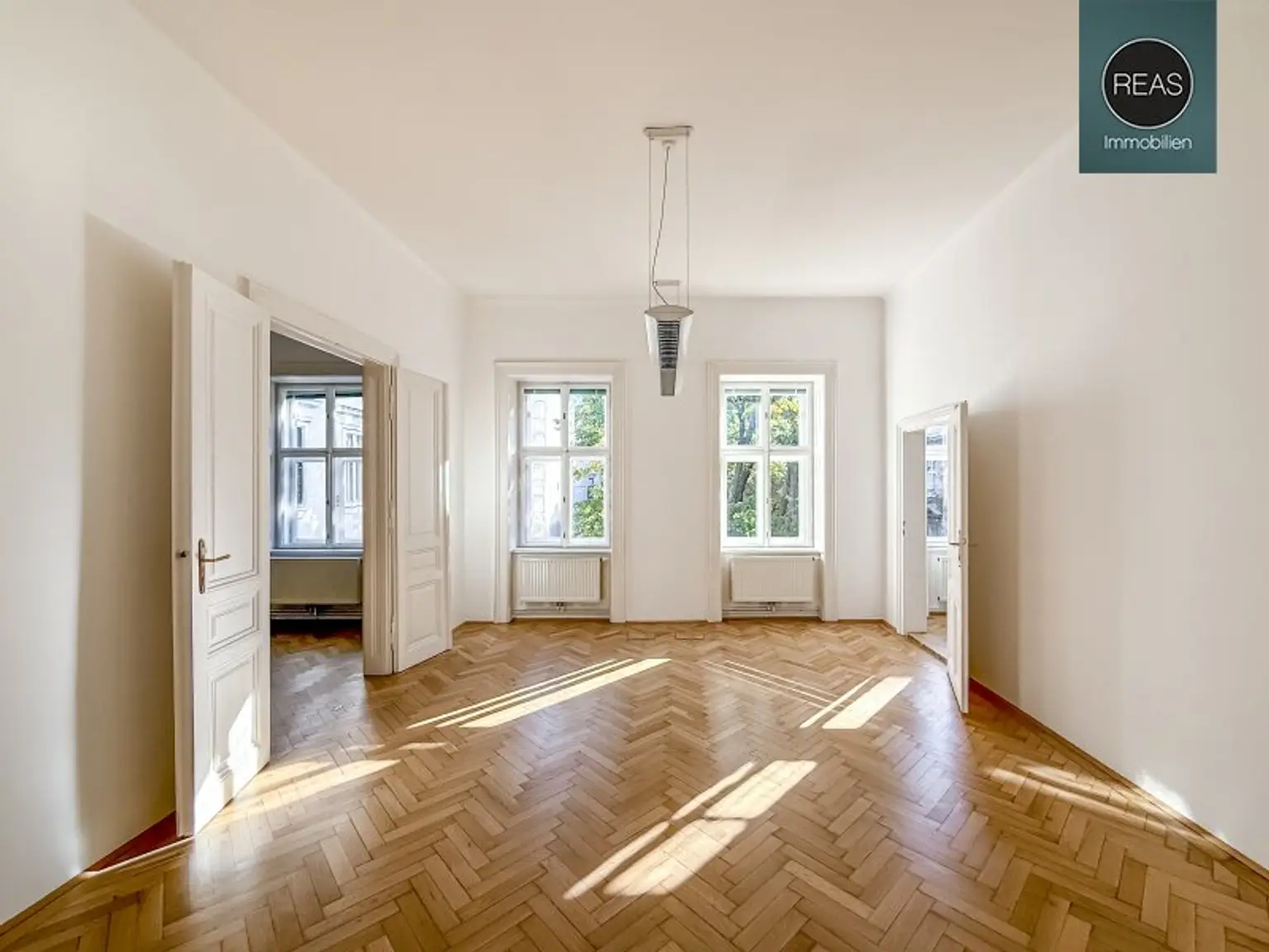 Klimatisiertes Büro bei neuer U5 Station! Repräsentatives Haus in bester Innenstadtlage bei der Votivkirche!