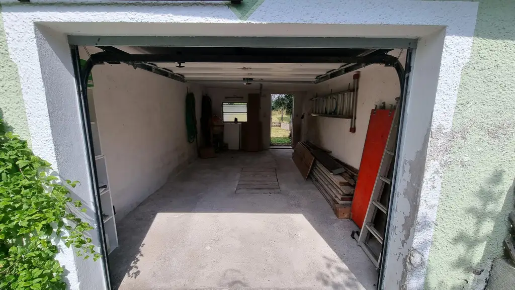 Charmantes Einfamilienhaus in ruhiger Grünlage – innen renoviert und bezugsbereit