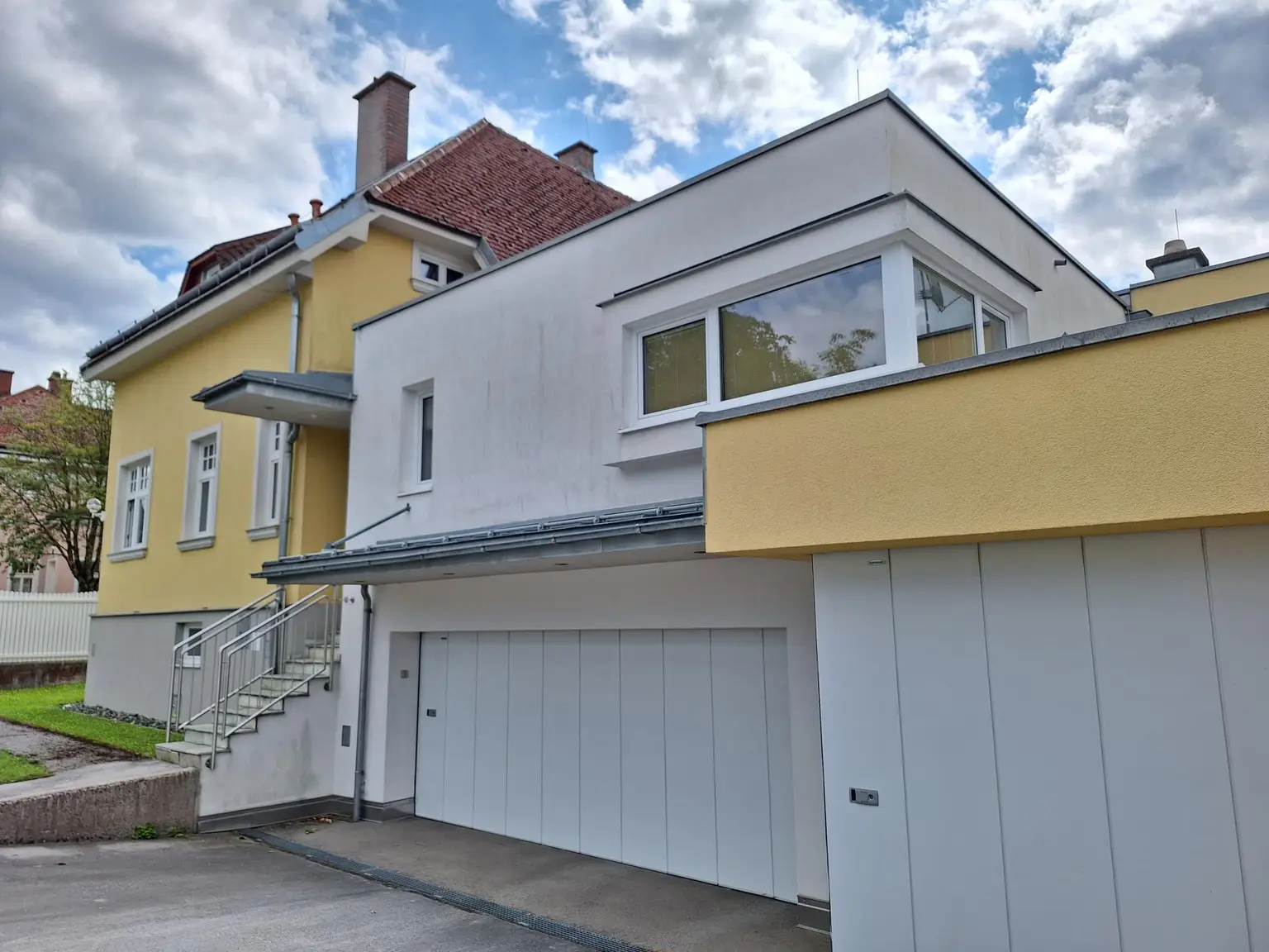 VILLA IN HAINFELD - WOHNEN UND ARBEITEN MÖGLICH