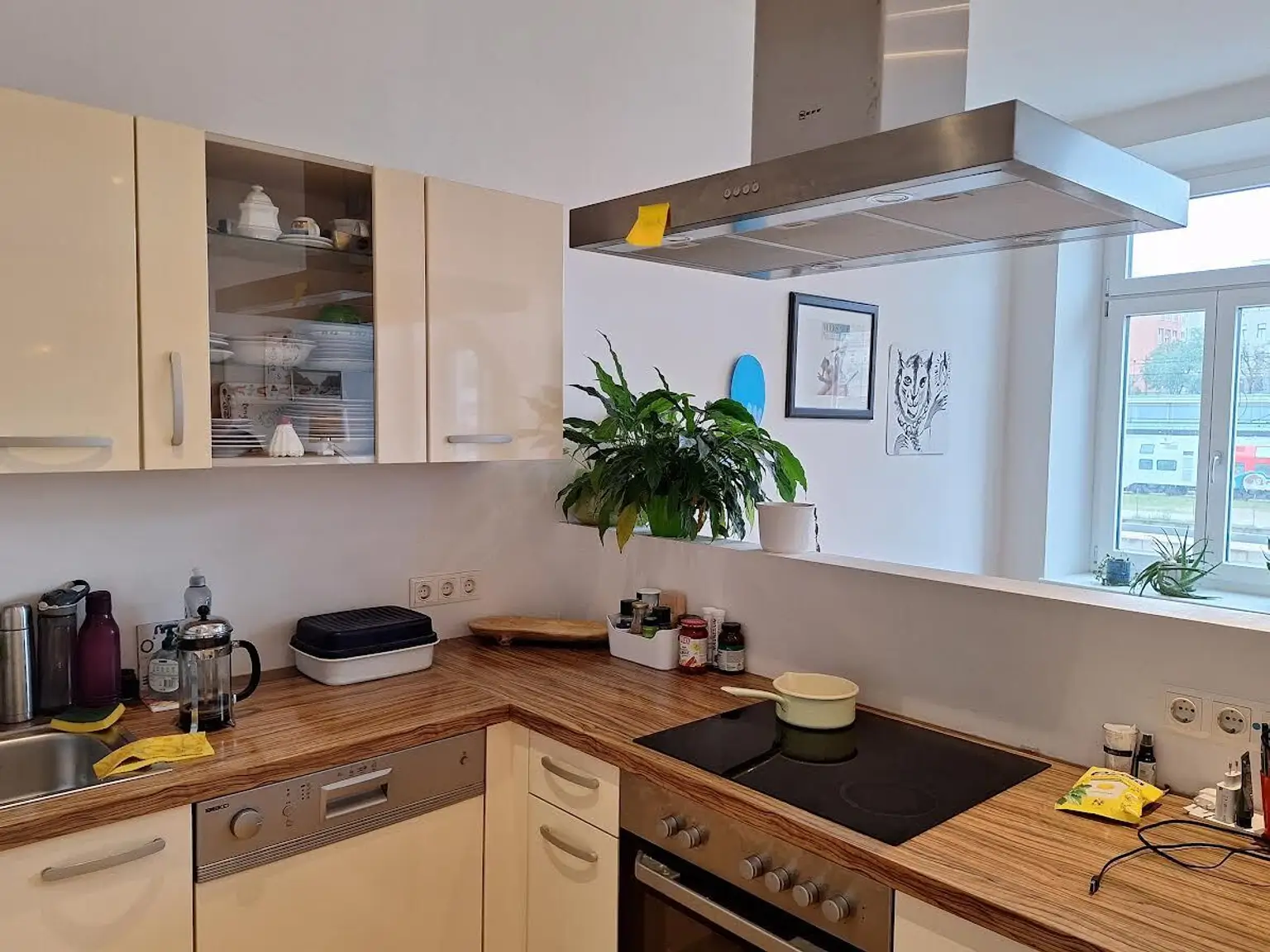 Zwölfergasse: Helle Loggiawohnung beim Westbahnhof - gute Raumaufteilung - hervorragende Verkehrsanbindung