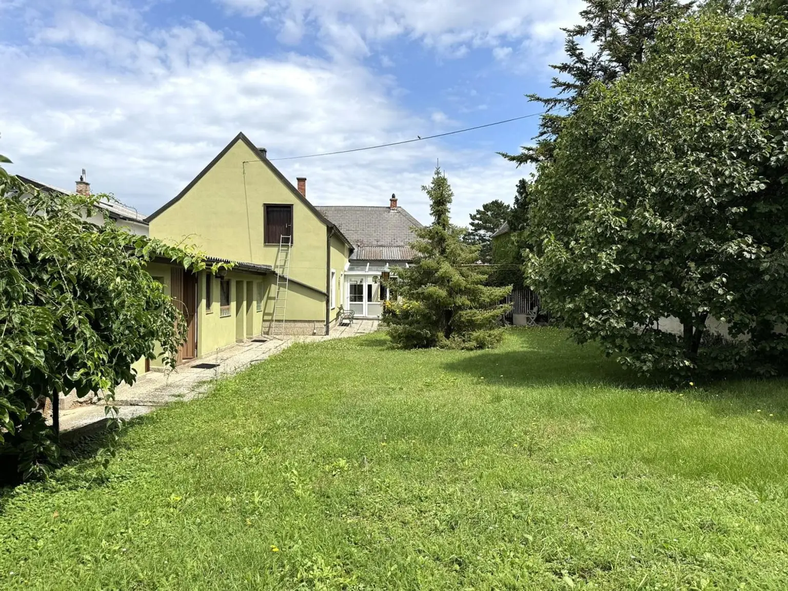 Bungalow mit 2 Wohneinheiten