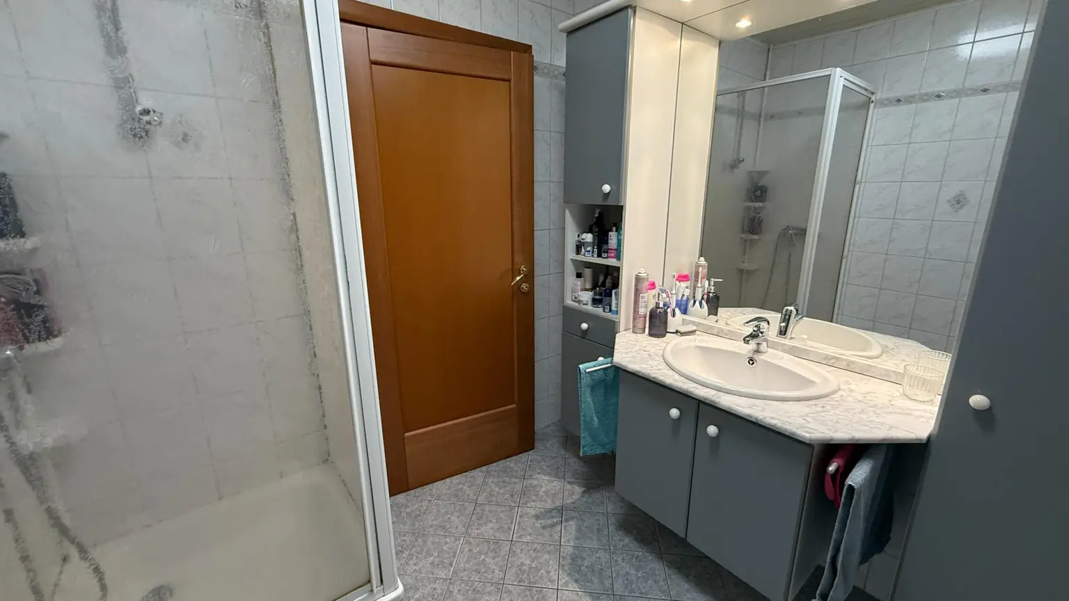 Bezugsfertiges Fertigteilhaus auf einem sonnigen Grundstück