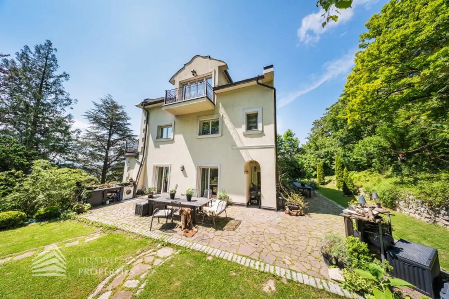Luxuriöse Parkvilla mit einzigartigem Fernblick am Kahlenberg