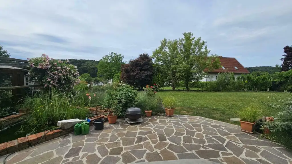** Traumhaftes Wohlfühlhaus in ländlicher Idylle trifft Stadtnähe  - nur 15km nach Graz **  Familienparadies mit erstklassiger Infrastruktur **