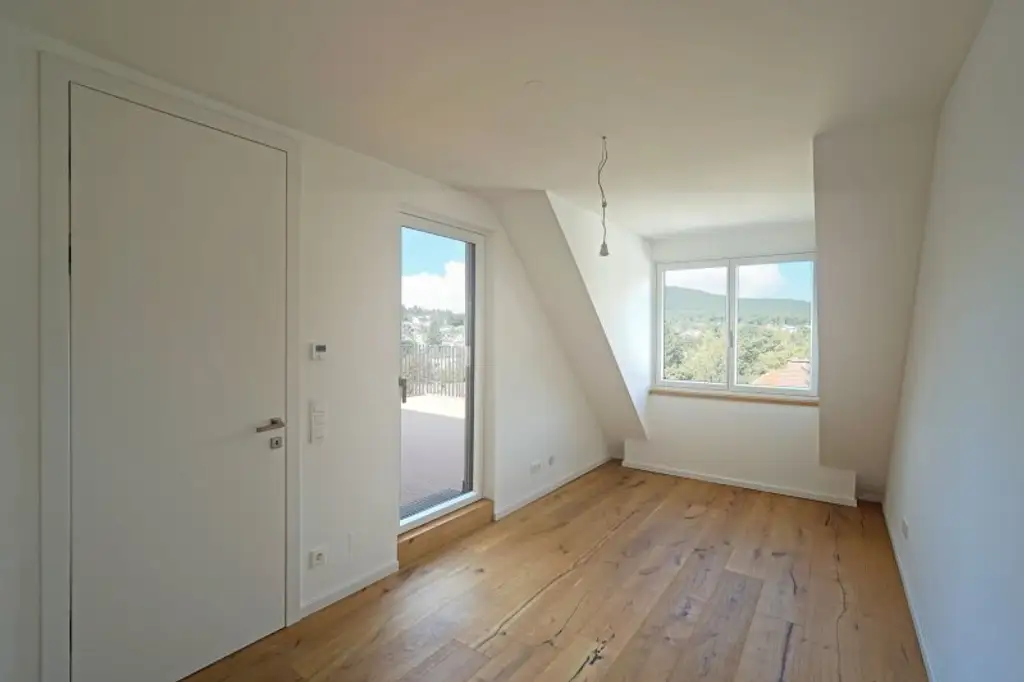 Satzberg: Exklusive Maisonettewohnung mit Stellplatz, kleinem Garten und Traum-Terrasse - ERSTBEZUG