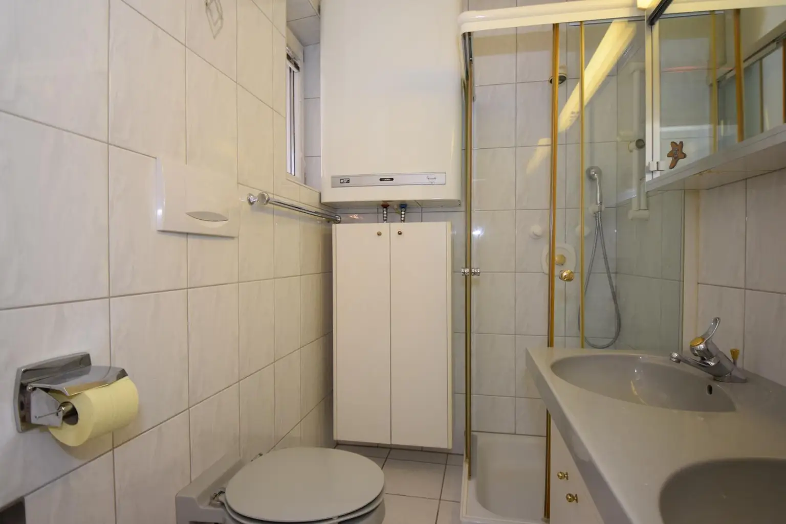 Badezimmer mit Dusche