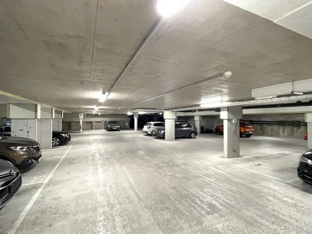 *Goldener Hirsch – Stilvolle 2-Zimmer-Wohnung mit Terrasse & Garten in der Ziedlergasse, 23. Bezirk*