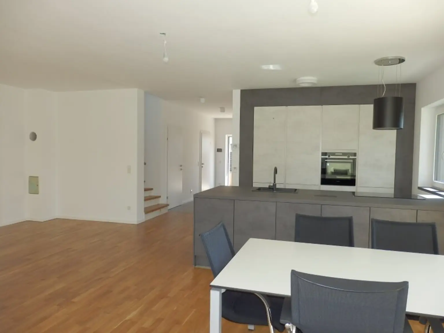 Topmodernes ZWEITBEZUGHAUS, 5 Zimmer, Garten, Stellplatz !!