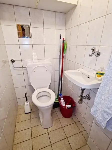 FAMILIENHIT, ENKPLATZ, gepflegte 113 m2 Neubau mit Loggia, 4 Zimmer, Küche, 2 Bäder, teilmöbliert, 3. Liftstock, U3-Nähe
