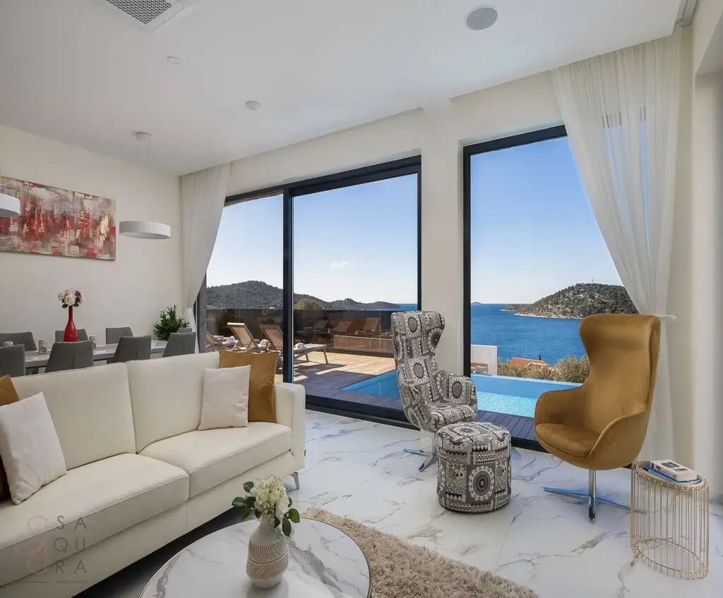 Moderne Villa mit Meerblick in Rogoznica – Eleganz und Erholung nur 80 m vom Meer