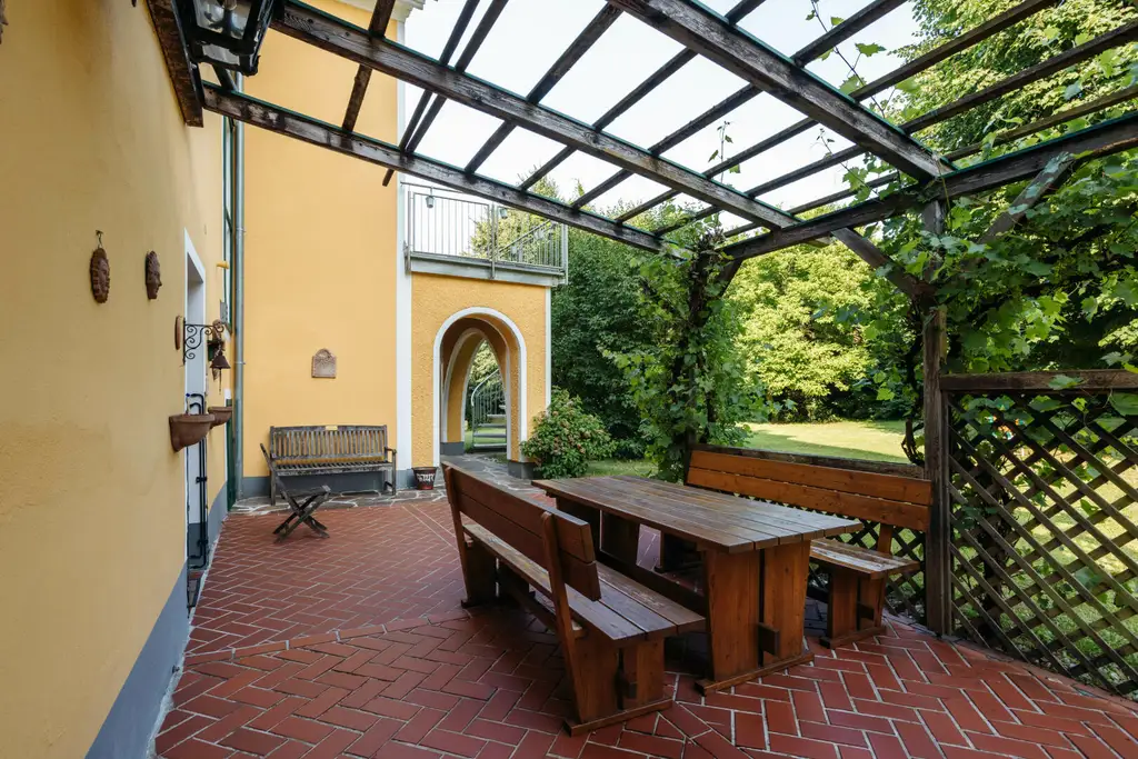 Historisches Herrenhaus mit vielfältigem Potenzial - nur 30 Minuten von Graz