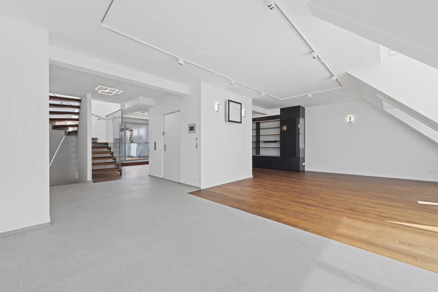 In 3 Minuten vom eigenen Pool ins pralle Leben - und trotzdem ein Familienrefugium