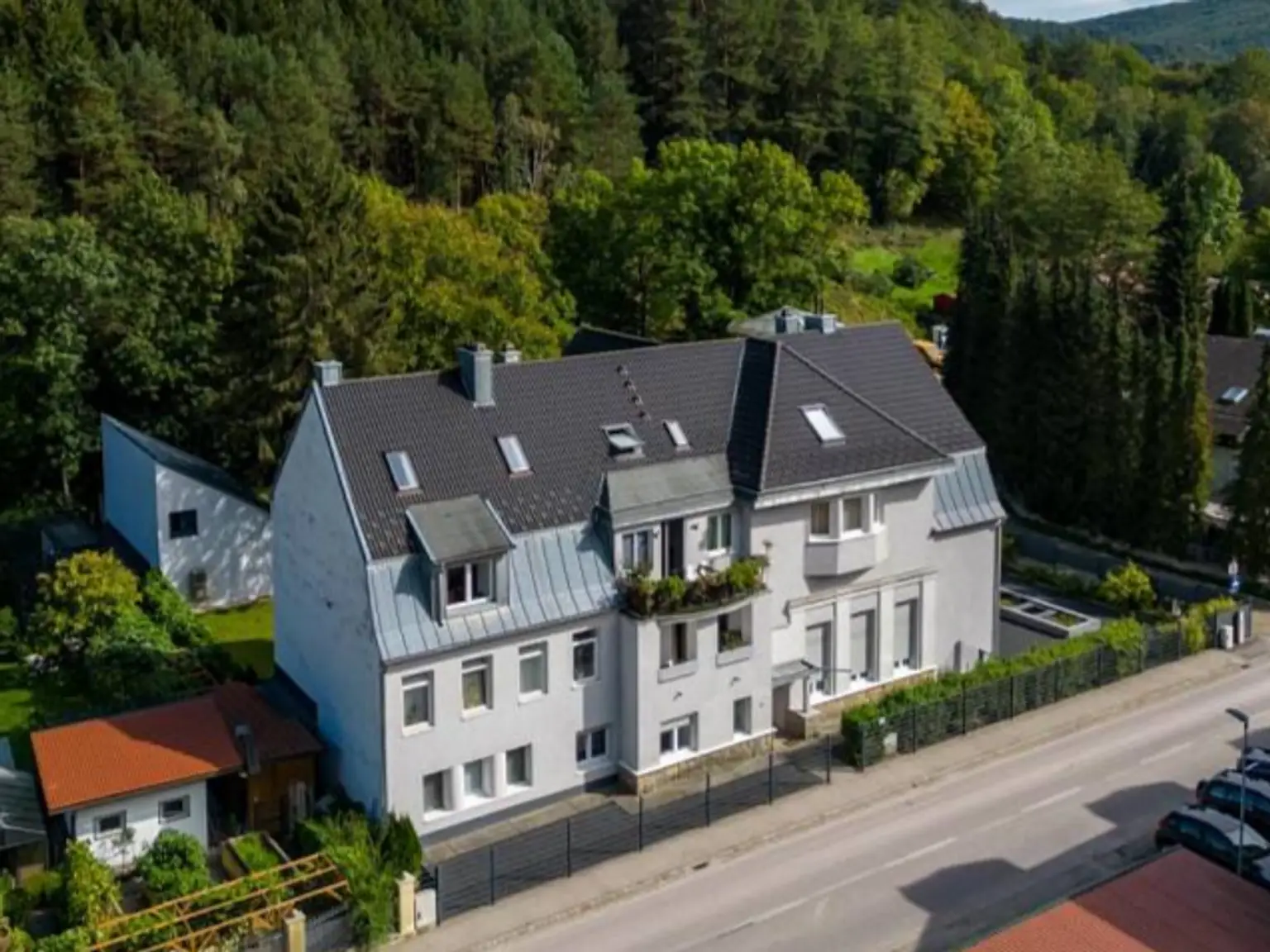 " Zinshaus mit Geschichte & Zukunft im Wienerwald "