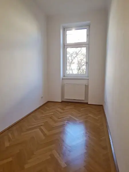 ROCHUSMARKT-NÄHE, sonnige 103 m2 Altbau, 3 Zimmer, WG-geeignet, Küche, Wannenbad, Parketten, Geusaugasse