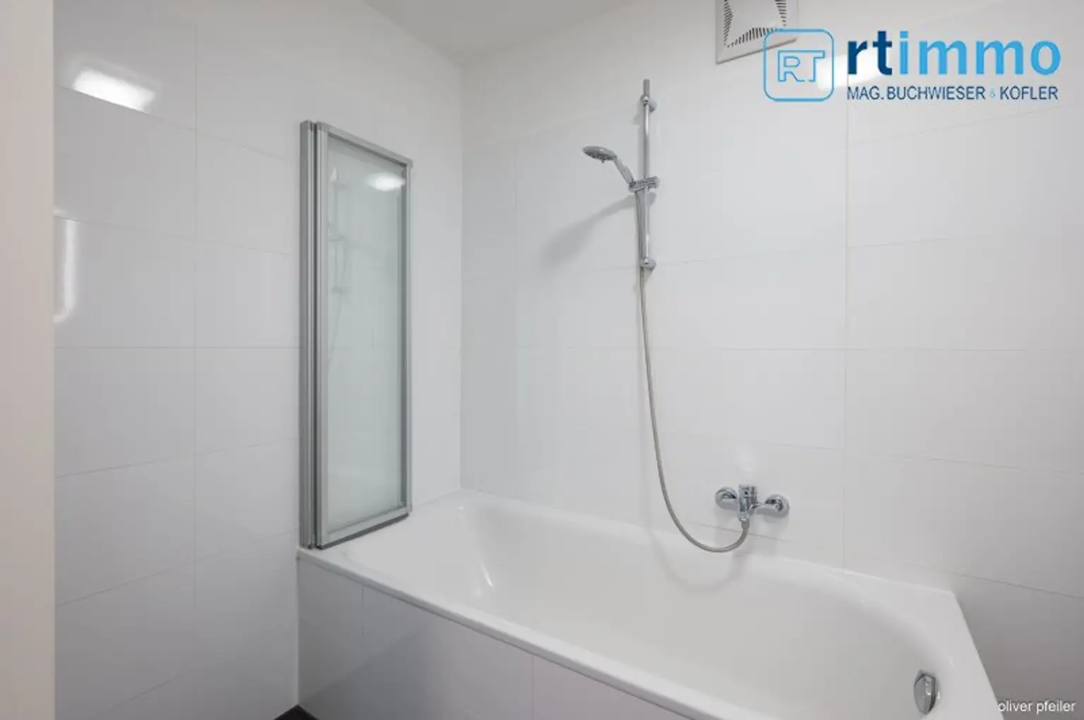WOHLFÜHLWOHNUNG 3-ZIMMER DACHGESCHOSSWOHNUNG MIT KLIMAANLAGE und kleiner Terrasse