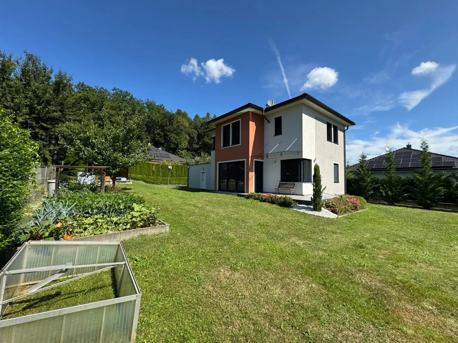 Einfamilienhaus für anspruchsvolle Käufer - im Grünen und doch in Stadtnähe