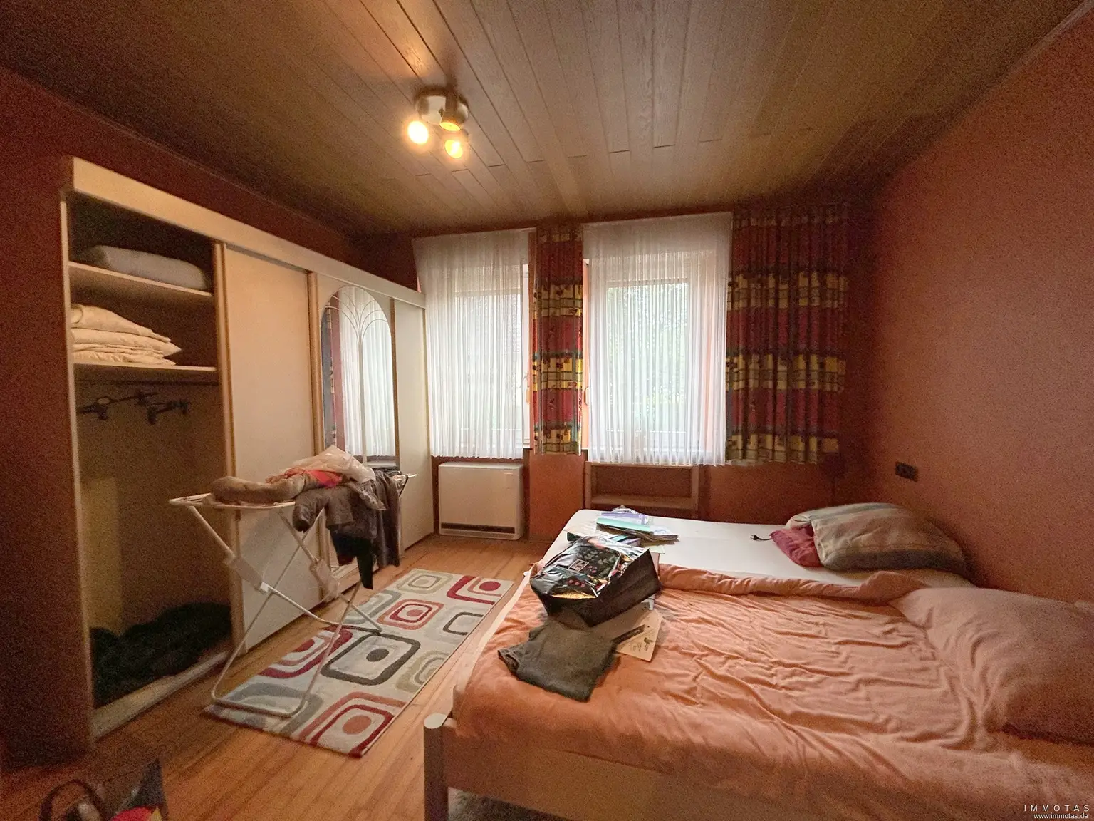 Schlafzimmer 1