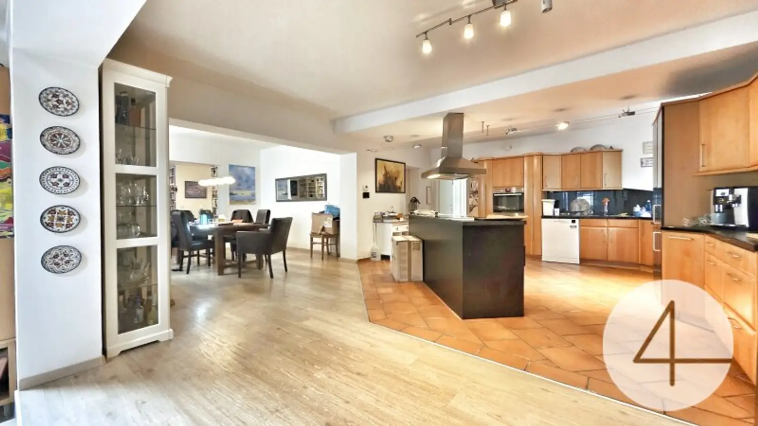 Zweifamilienhaus mit ca. 300 m² Wohnfläche
