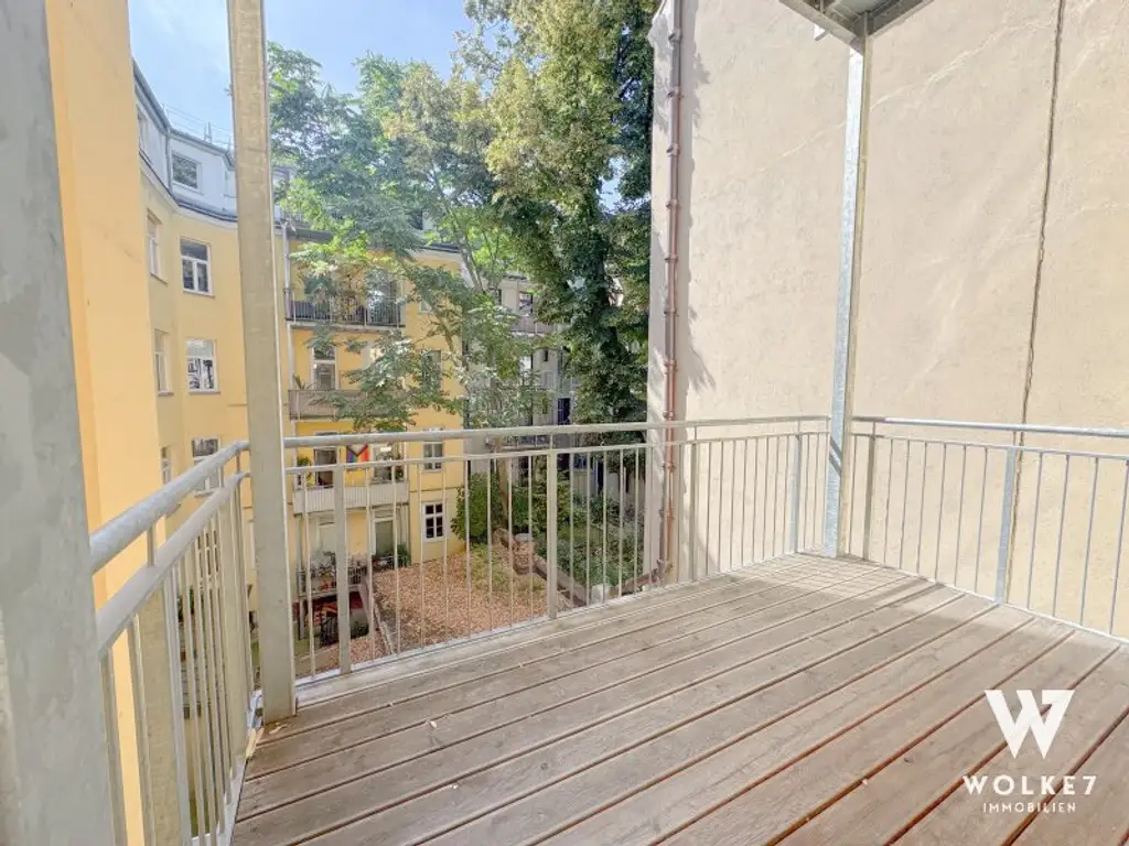 Lichtdurchflutete 2-Zimmer-Altbauwohnung mit Balkon ins Grüne – Innenhof-Ruhelage | U3 Johnstraße | Lift vorhanden